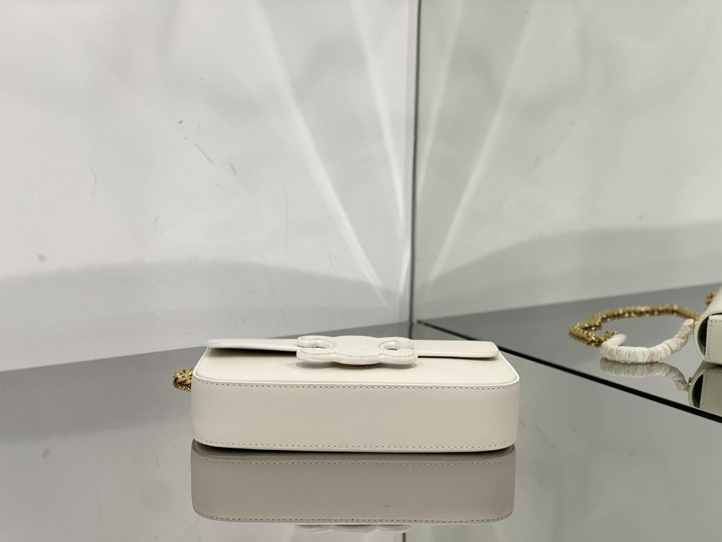 Top Quality Chain Shoulder Bag Cuir Triomphe White For Women 7.9in/20cm