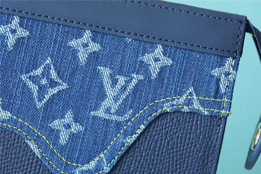 Top Quality Pochette Voyage MM Monogram Drip Blue By Nigo For Pre-Spring, Travel Accessories 27cm Top Quality M45961