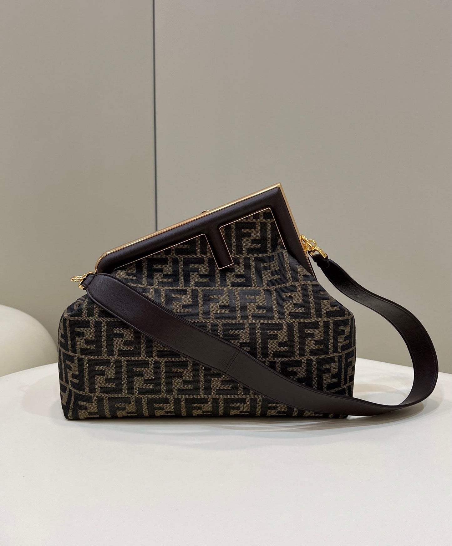 Top QualityTop Quality Top QualityTop Qualityrst Small Brown Canvas For Women, Women’s HandBags, Shoulder And Crossbody Bags 10in/26cm FF 8BP129