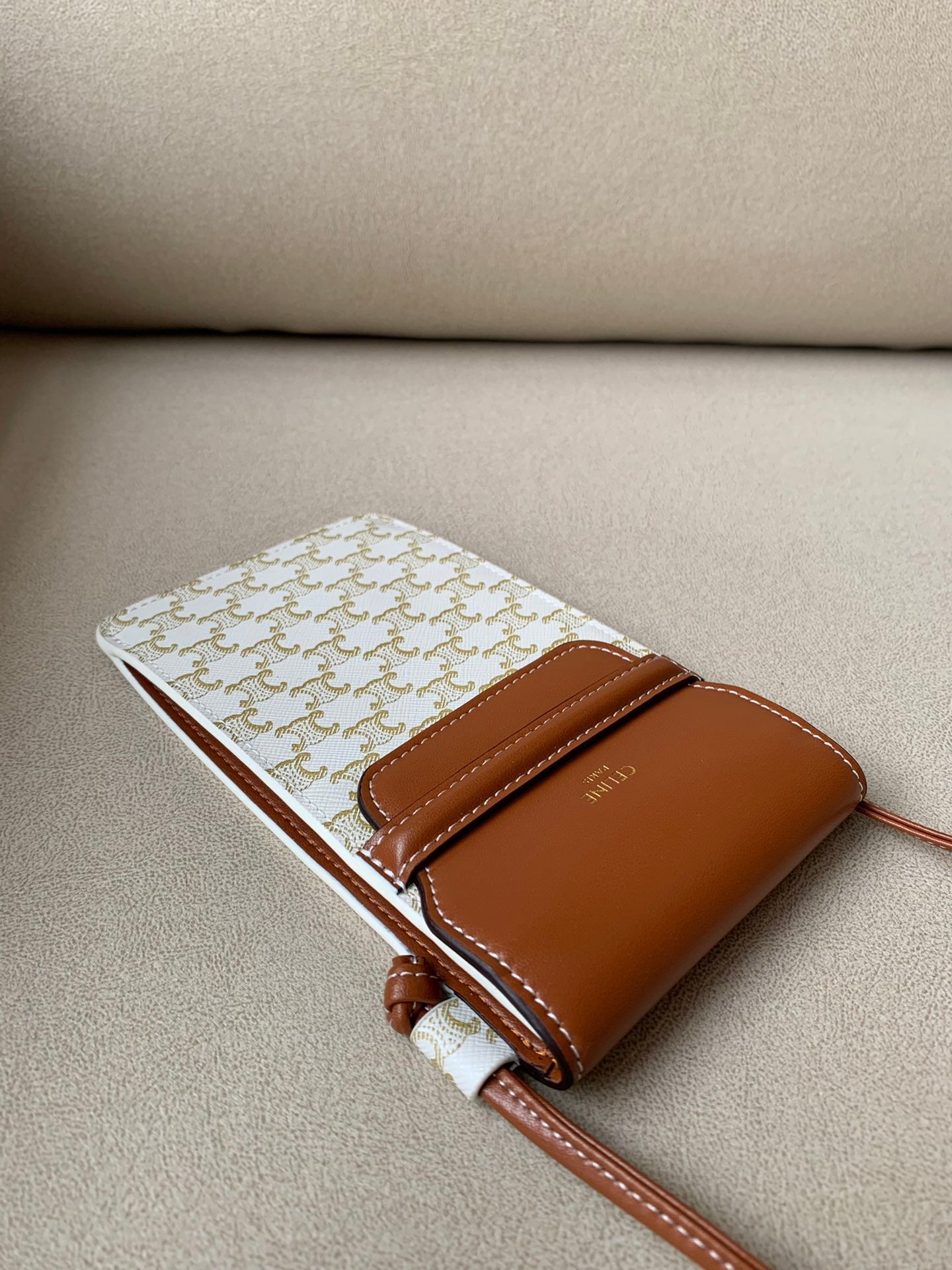 Top Quality Phone Pouch With Top Qualityap In Triomphe Canvas And Lambskin White/Tan For Women 7in/18cm 10G332CQD.01TA