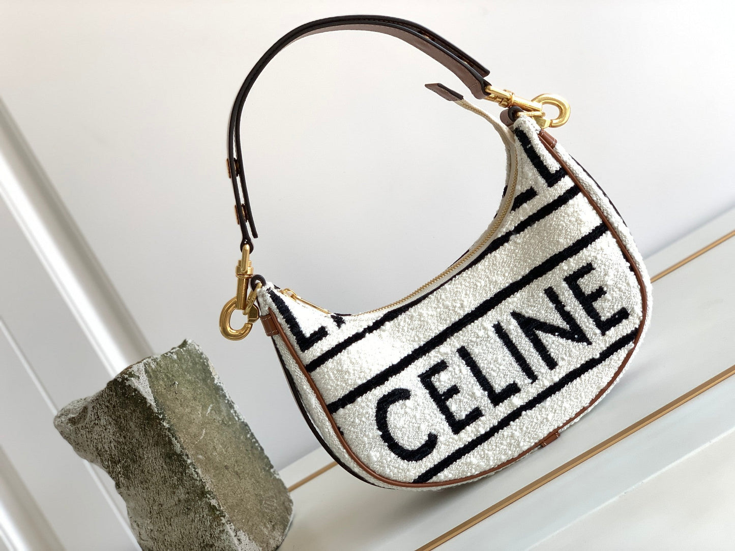 Top Quality MeTop Qualityum Ava Strap Bag In Textile With Top Quality All-Over White / Black For Women 9in/23cm 196922EFU.01WB