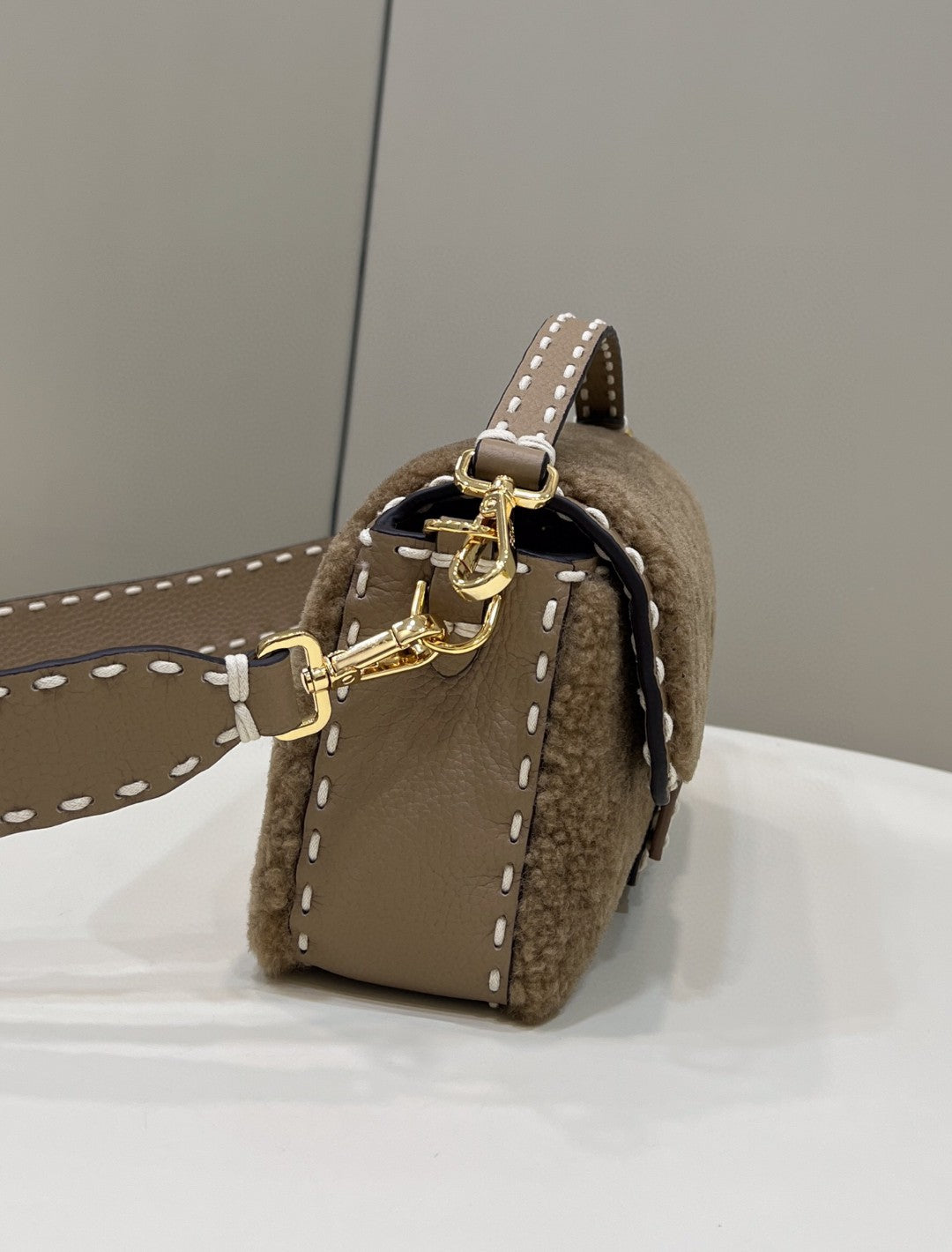 Top QualityTop Quality Baguette Beige Sheepskin Bag For Woman 27cm/10.5in 8BR600AH96F1F7O