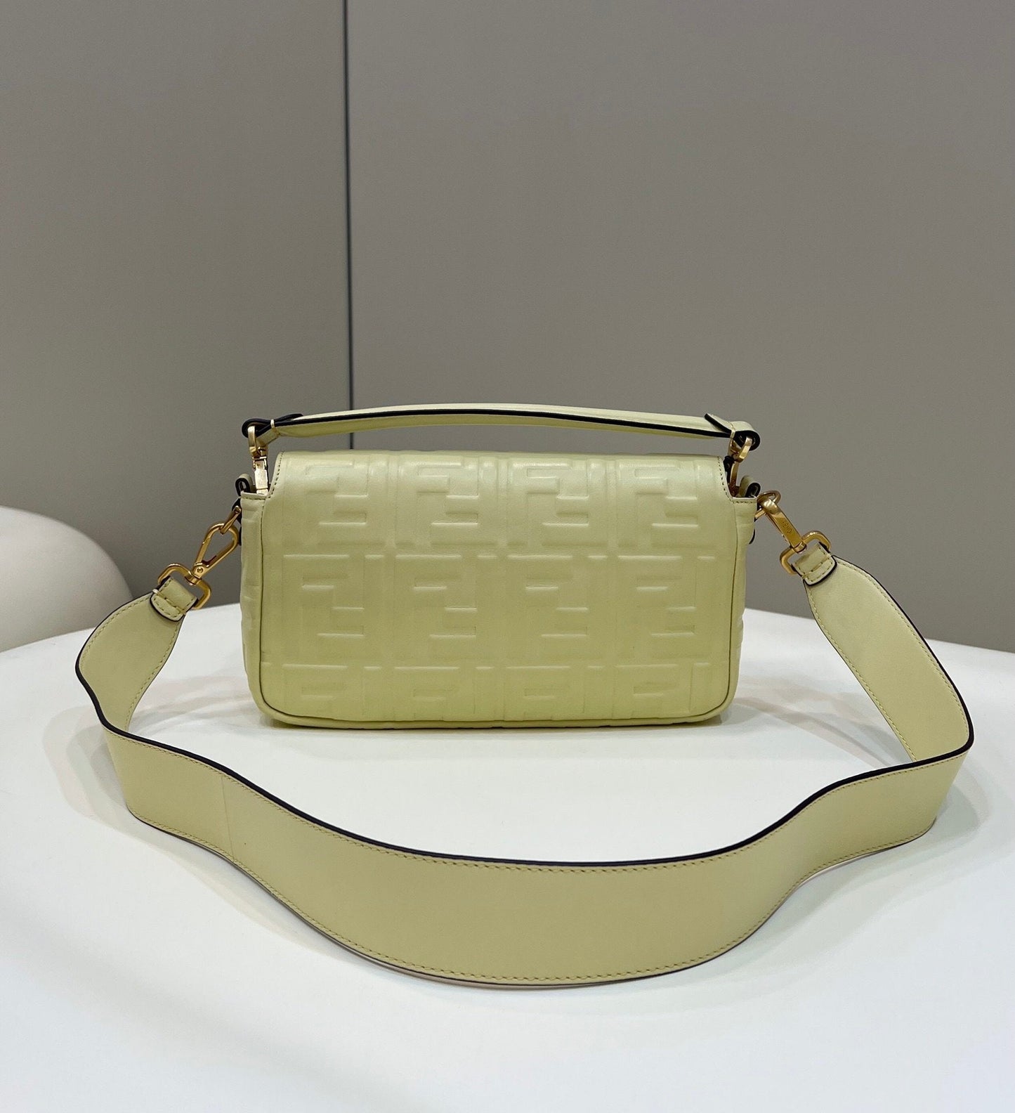 Top QualityTop Quality Baguette Khaki For Women, Women’s Handbags, Shoulder And Crossbody Bags 10in/27cm FF 8BR600