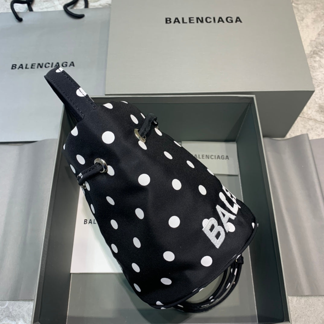 Top Quality Le Cagole MeTop Qualityum Bucket Bag In Black, For Women,  Bags 11.8in/30cm