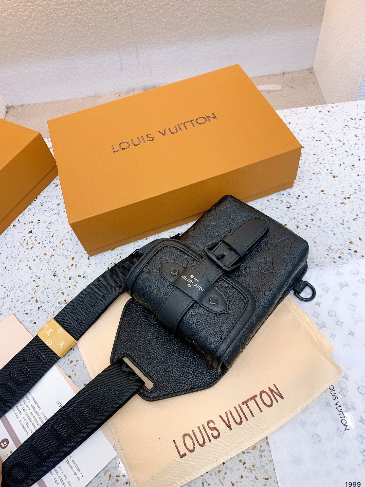 EN - New 1:1 rep Lux Bags LUV 548