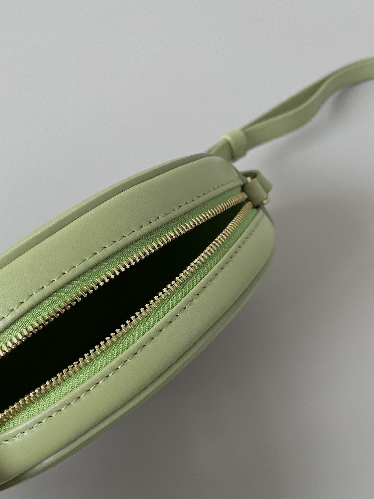 Top Quality Crossbody Oval Purse Cuir Triomphe Mint Green For Women 6in/16cm