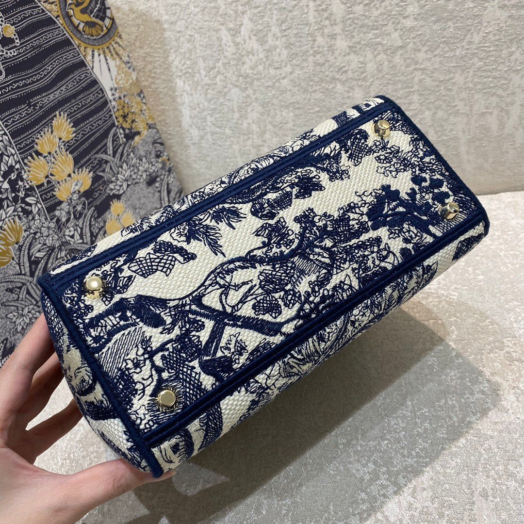 Top Quality MeTop Qualityum Lady D-Lite Bag Blue Toile de Jouy Reverse Embroidery, Blue Handbags, Crossbody Bags, 24cm CD M0565ORGO_M928