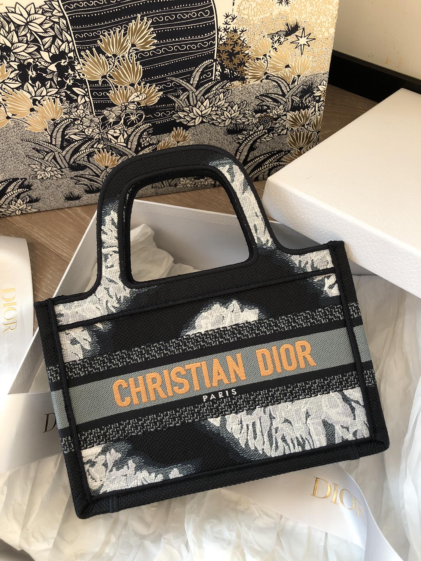 Top Quality Mini Book Tote Black For Women 9in/23cm CD