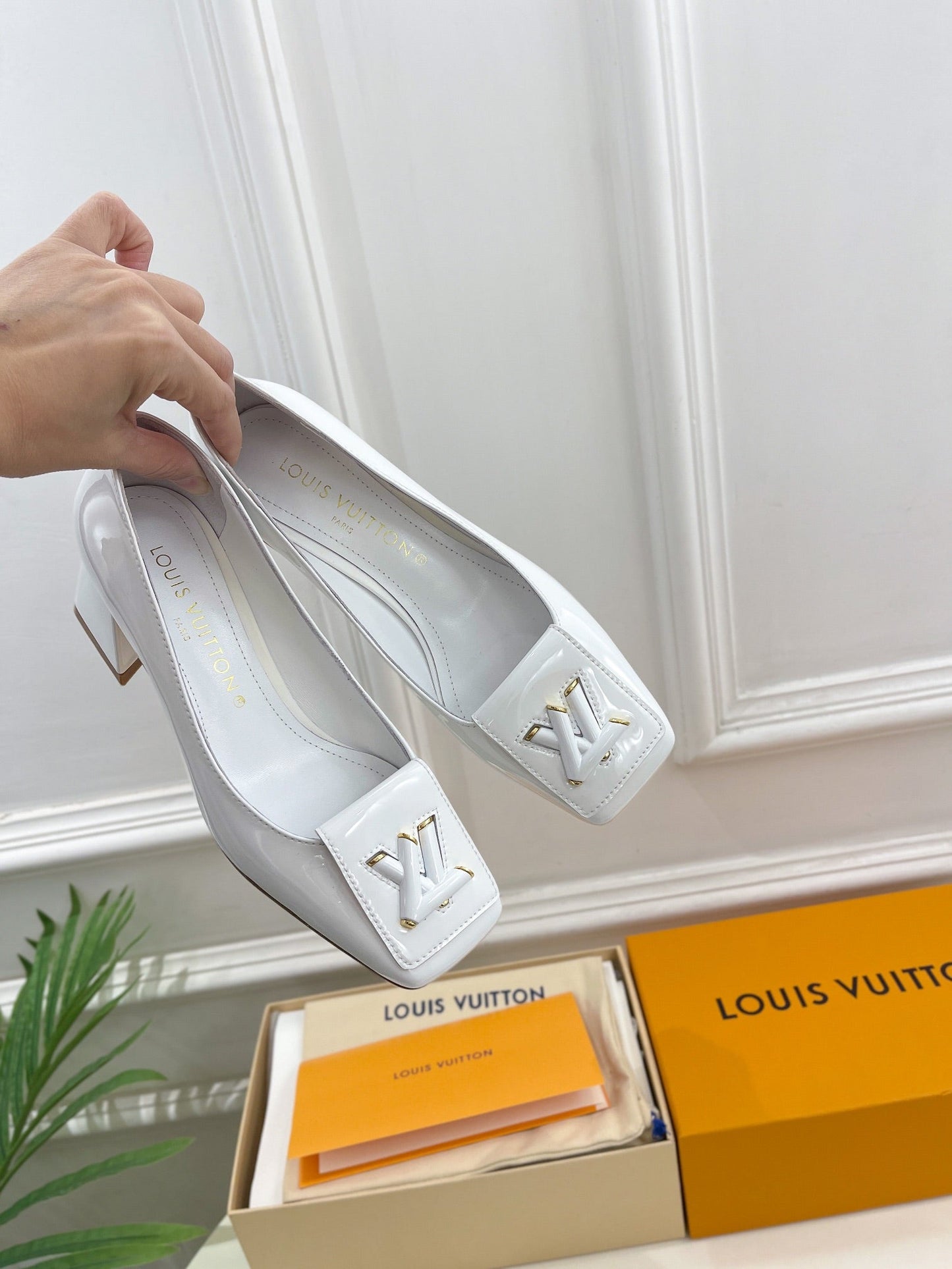 New 1:1 rep LUV High Heel Shoes 038