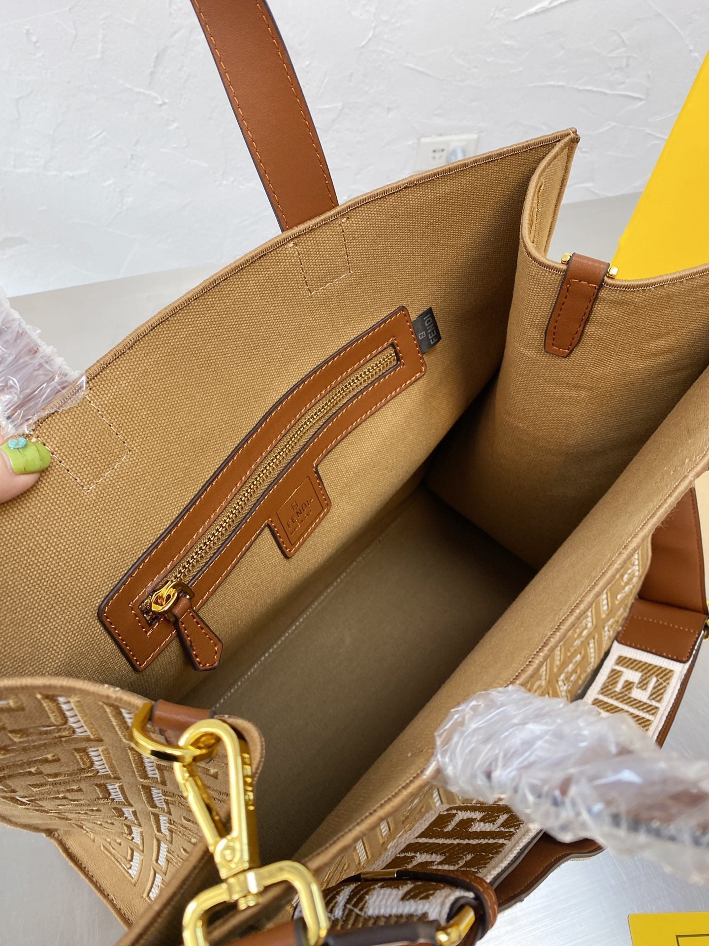 EN - New 1:1 rep  Bags FEI 137