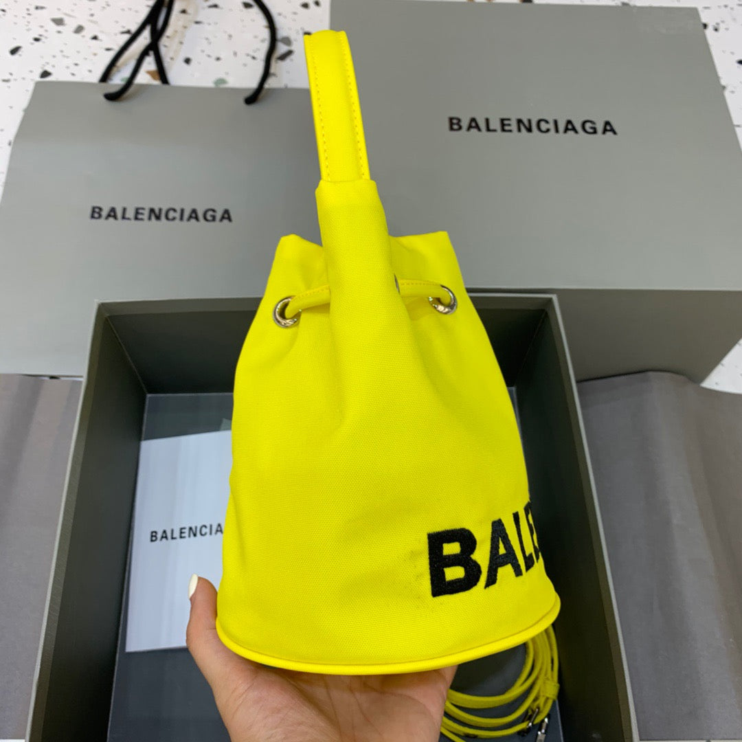 Top Quality Le Cagole MeTop Qualityum Bucket Bag In Yellow, For Women,  Bags 11.8in/30cm