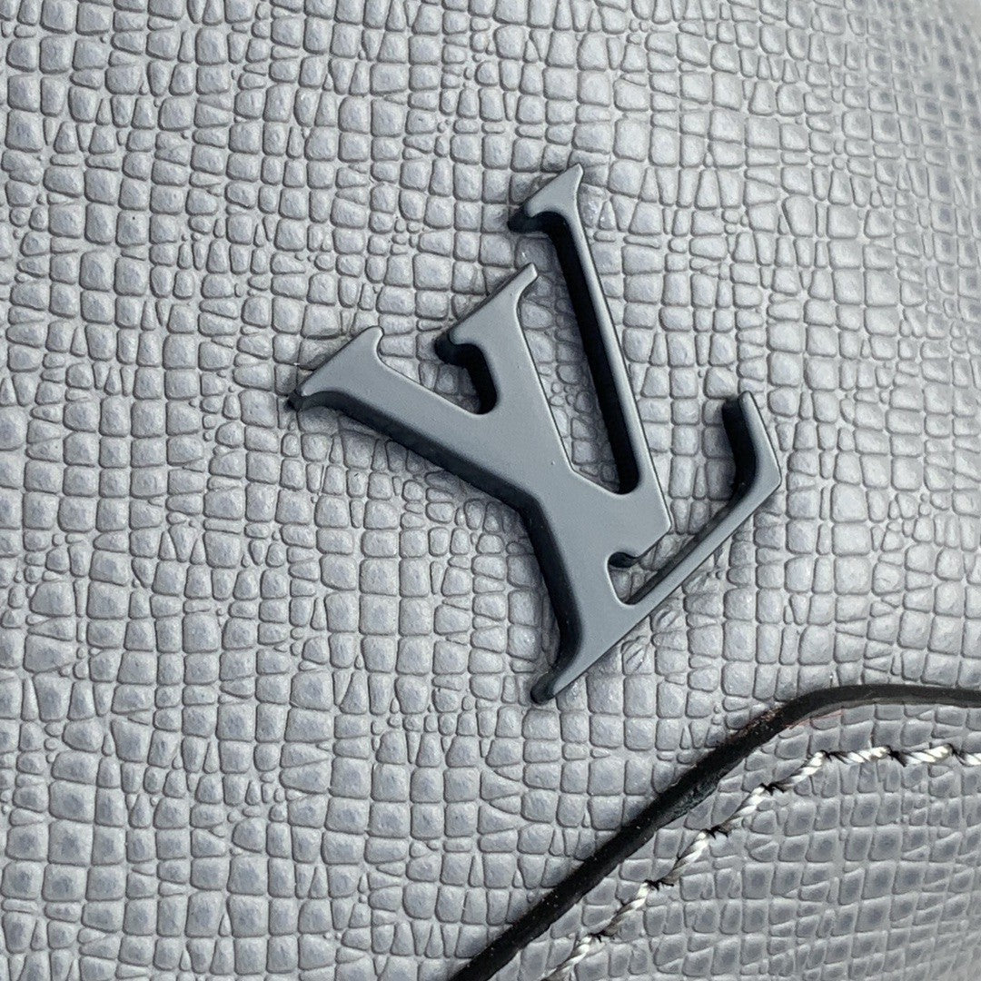 Top Quality Avenue Sling Bag Taiga Grey For Men, Bags, Crossbody Bags 12.2in/31cm Top Quality M30801
