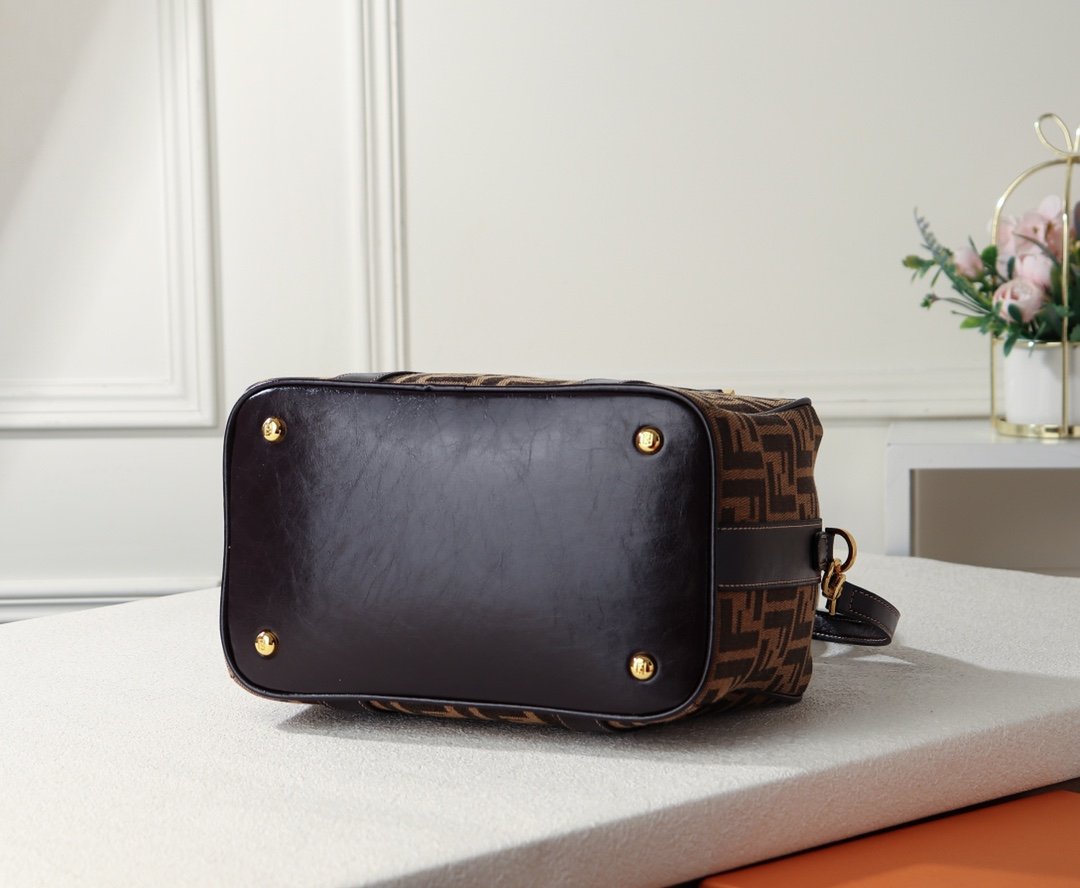 EN - New 1:1 rep  Bags FEI 180