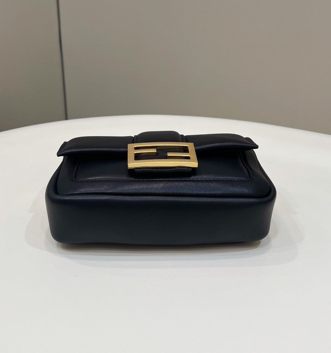 Top QualityTop Quality Baguette Chain Black  Bag For Woman 19cm/7.5in