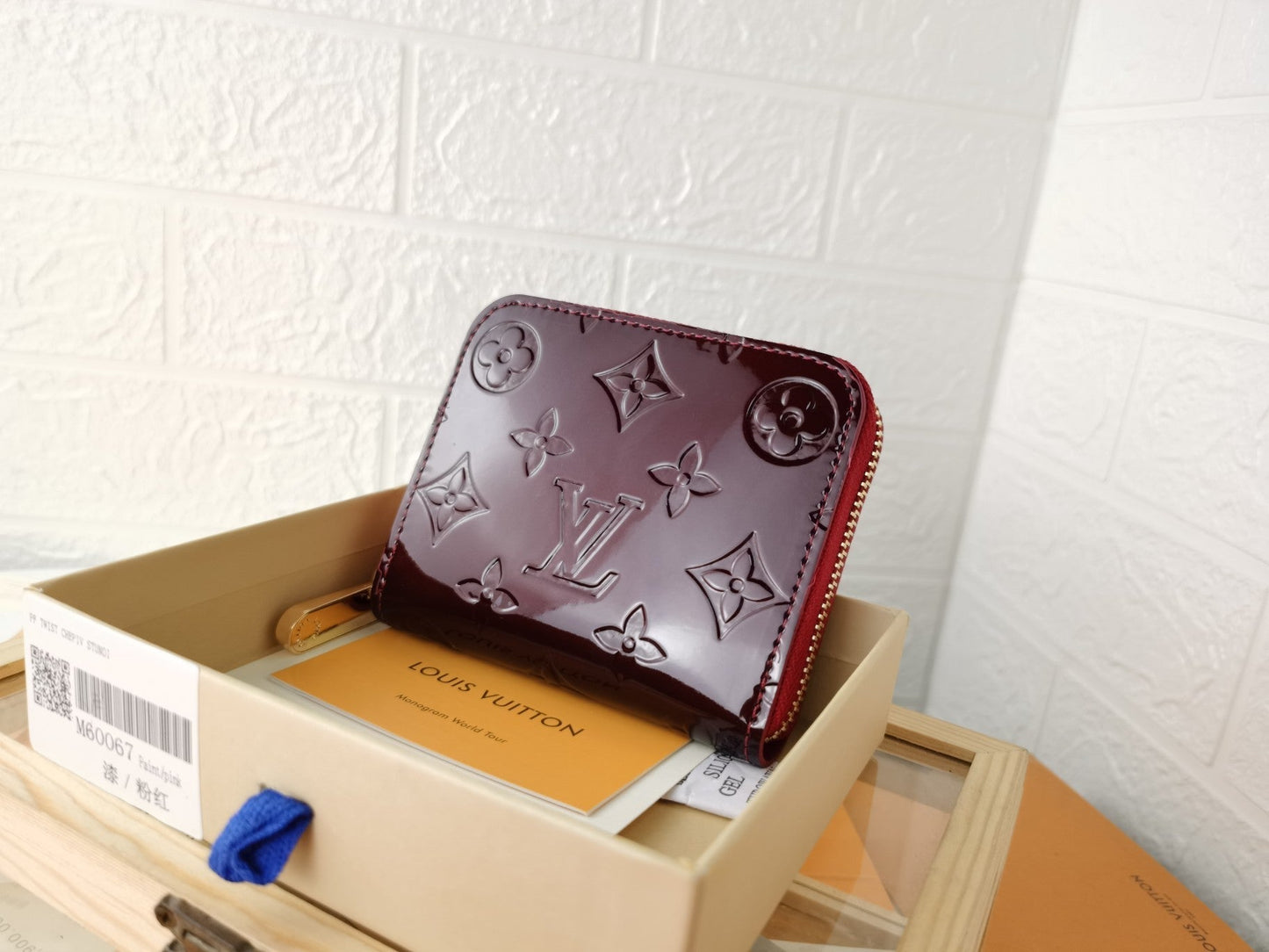 EN - New 1:1 rep  Wallet LUV 123