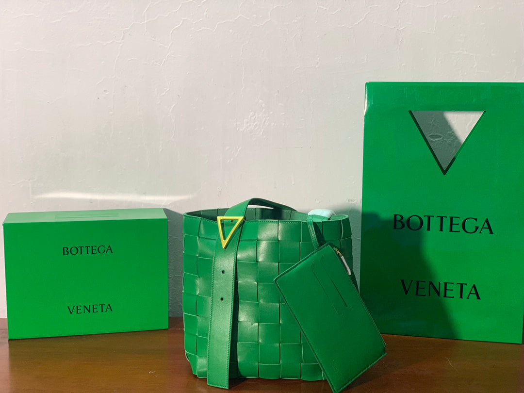 Top Quality Shoulder Bag Nappa Green, For Women, Women’s Bags 12.9in/33cm