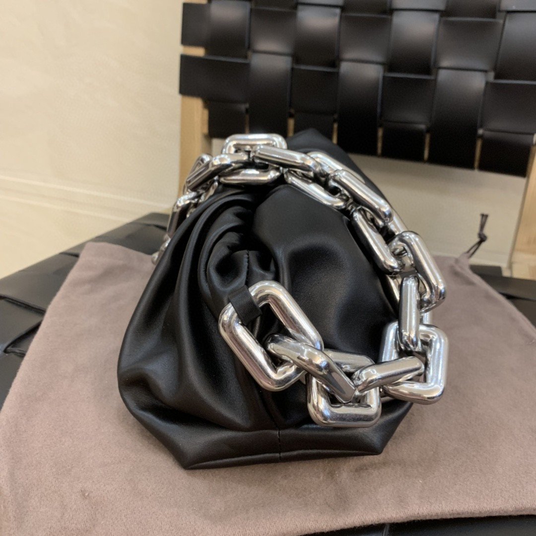 Top Quality Chain Pouch For Women 12.2in/31cm In Black