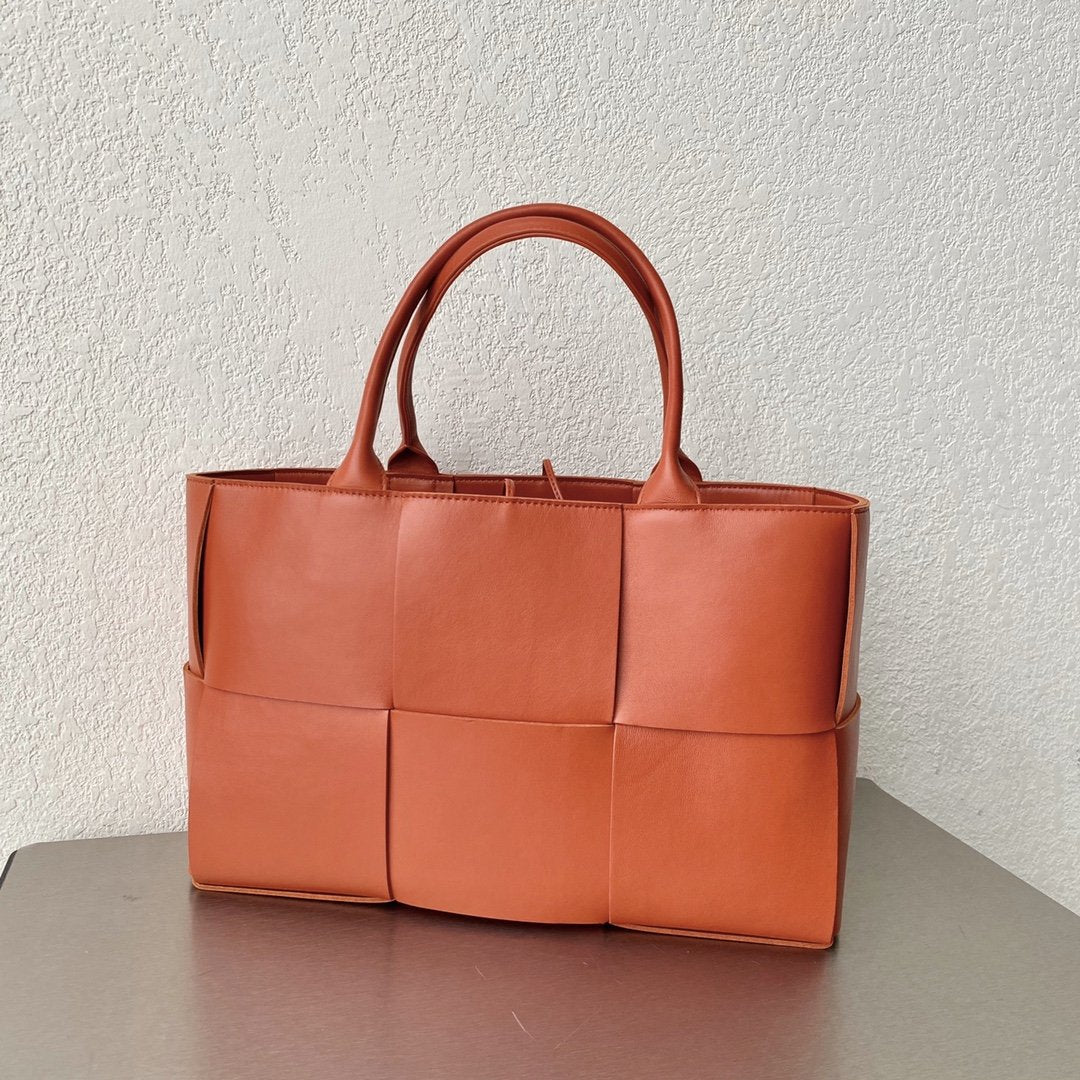 Top Quality Arco Tote Bag For Women 16.14in/41cm In Brown 609175VMAY37660