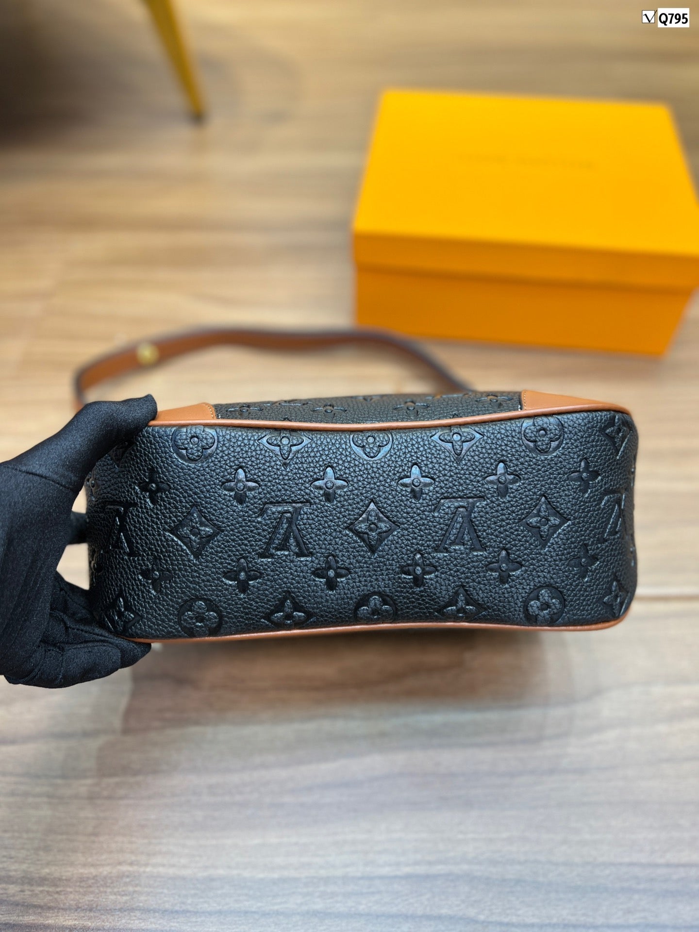 EN - New 1:1 rep Lux Bags LUV 537