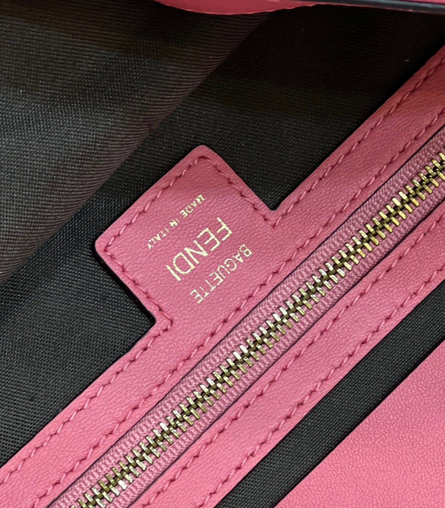 Top QualityTop Quality Baguette Pink For Women, Women’s Handbags, Shoulder And Crossbody Bags 10in/27cm FF 8BR600