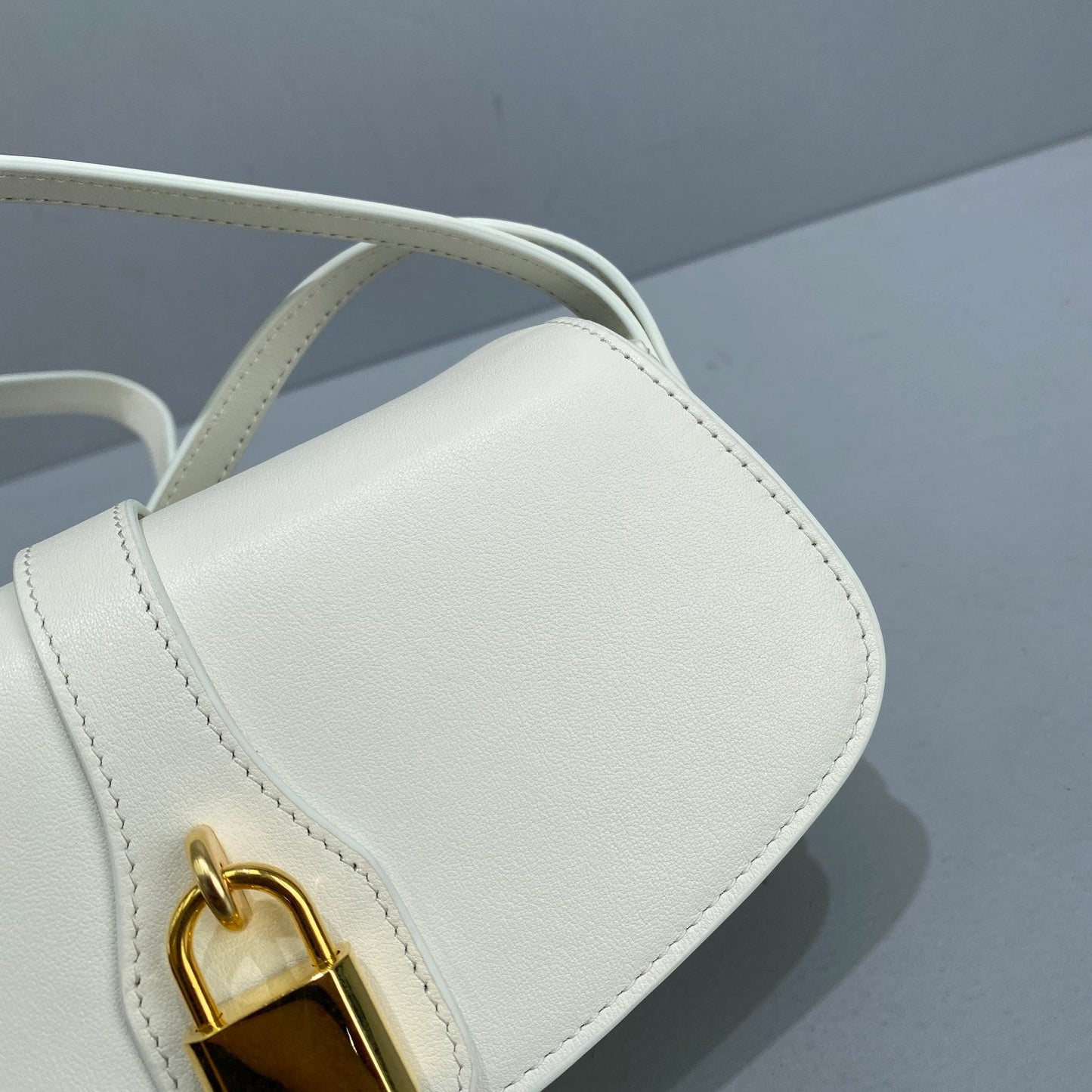 Top Quality Clutch On Strap White For Women 7in/18cm 10I593DQ1.01OP