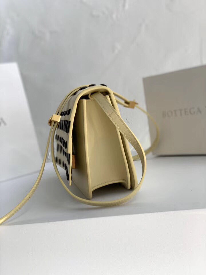 Top Quality Shoulder Bag Beige, For Women, Women’s Bags 11in/28cm