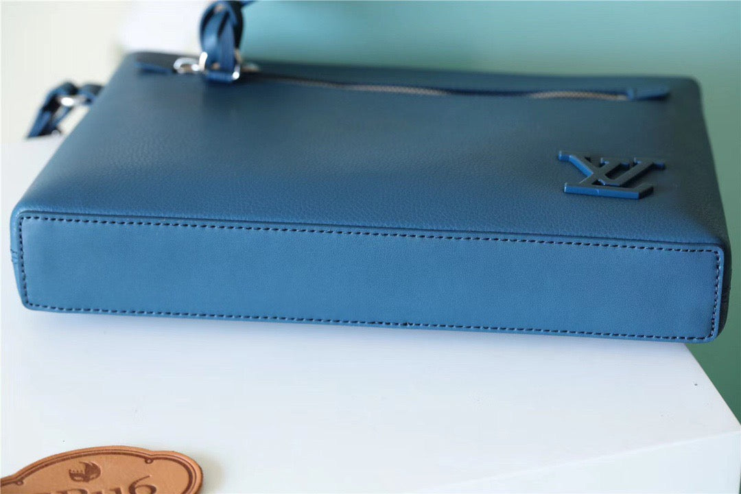 Top Quality Pochette Ipad Blue Aerogram For Men, Wallet 30cm Top Quality M81029