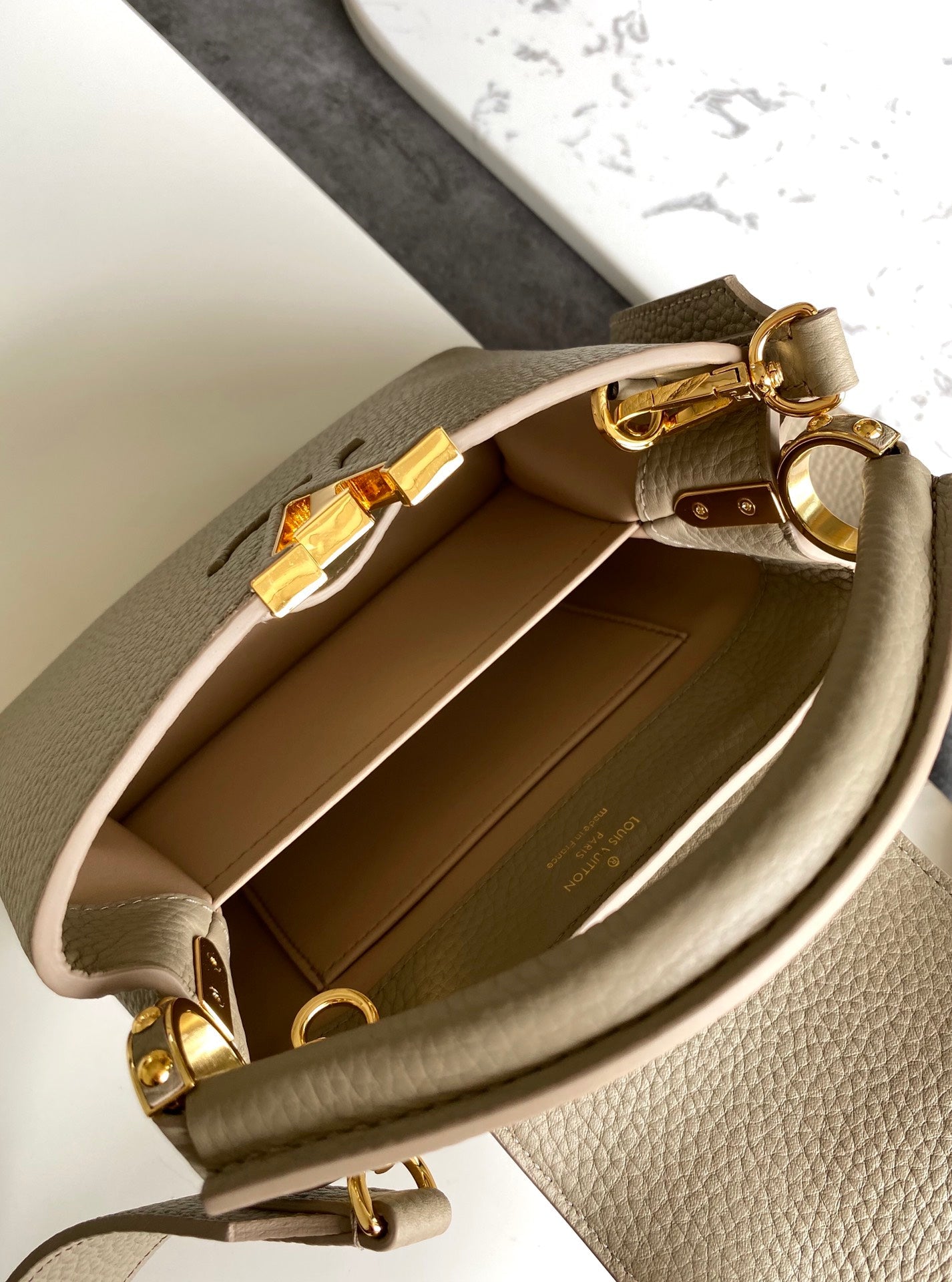 Top Quality Capucines Mini Taurillon Steeple Grey For Women, WoHandbag, Shoulder And Crossbody Bags 8.3in/21cm Top Quality