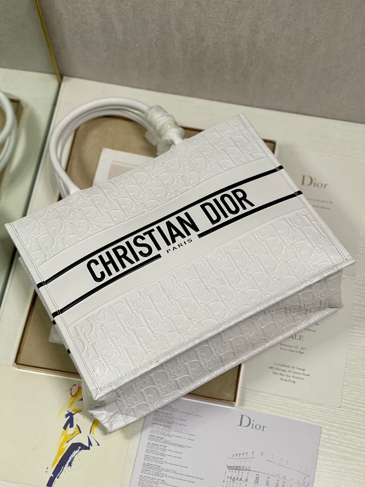 Top Quality  MeTop Qualityum Book Tote White, For Women, Womens Handbags 14in/36cm CD