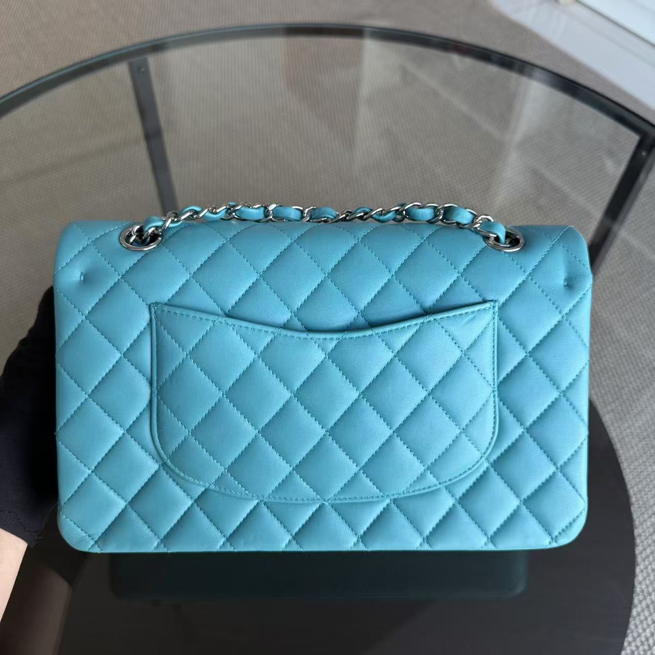 *Un d* Chanel Classic Flap Medium - 25CM Quilted Lambskin Blue Silver Hardware Series 19