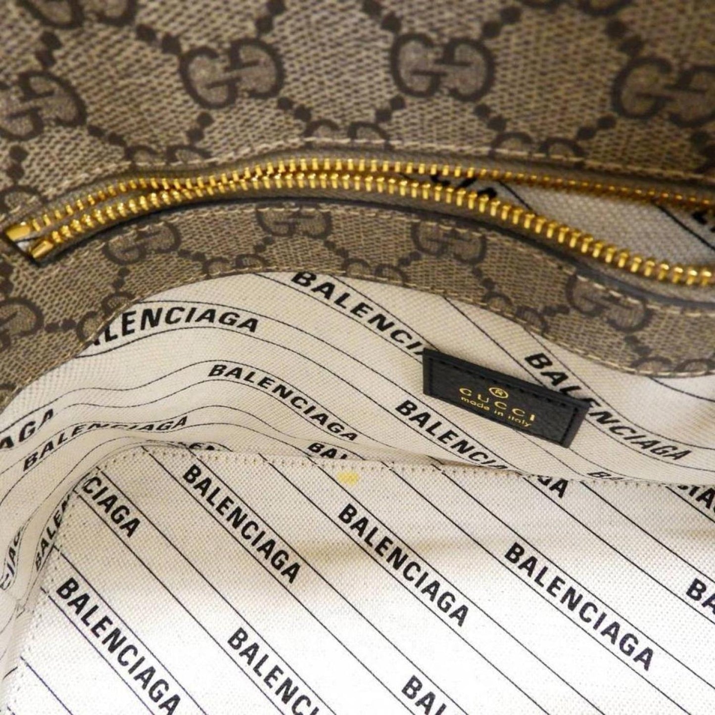 Gucci -- Canvas Handbag