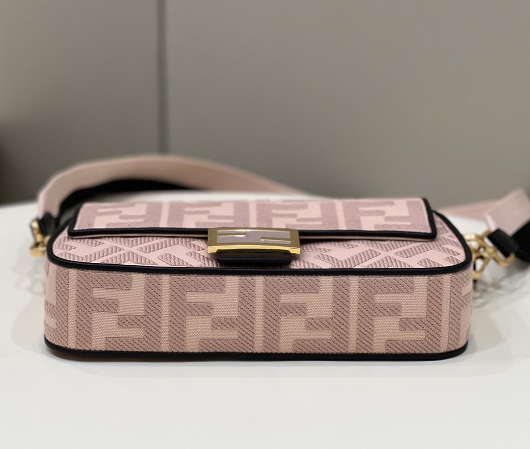Top QualityTop Quality Baguette Light Pink For Women, Women’ Handbags, Shoulder And Crossbody Bags 10in/27cm FF 8BR600