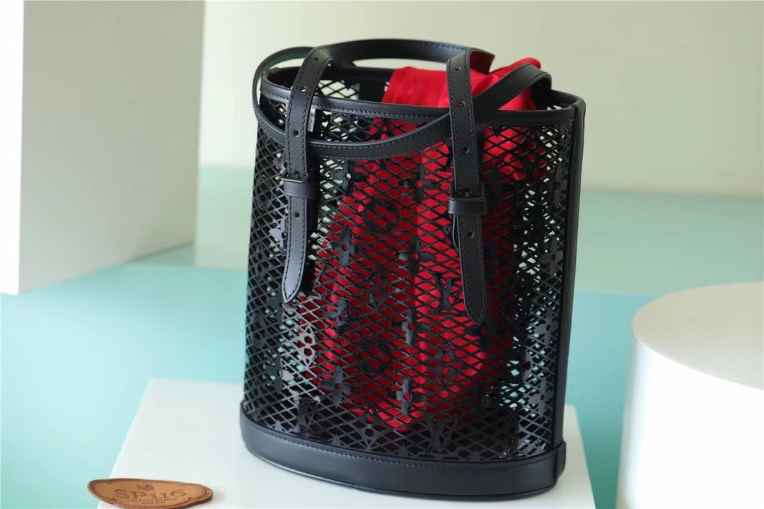 Top Quality Bucket PM Monogram Lace By Nicolas Ghesquiere Black For Women,  Shoulder And Crossbody Bags 26cm/10.2in Top Quality M20352