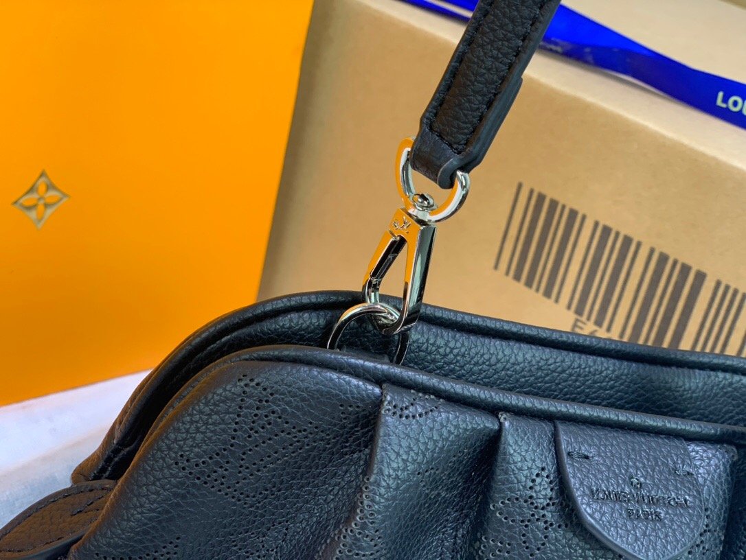 EN - New 1:1 rep  Bags LUV 122