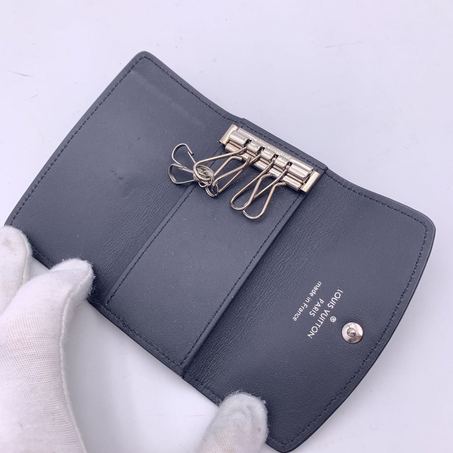 LOUIS VUITTON Black Mahina Leather Multicle 4 Key Case Holder Pouch