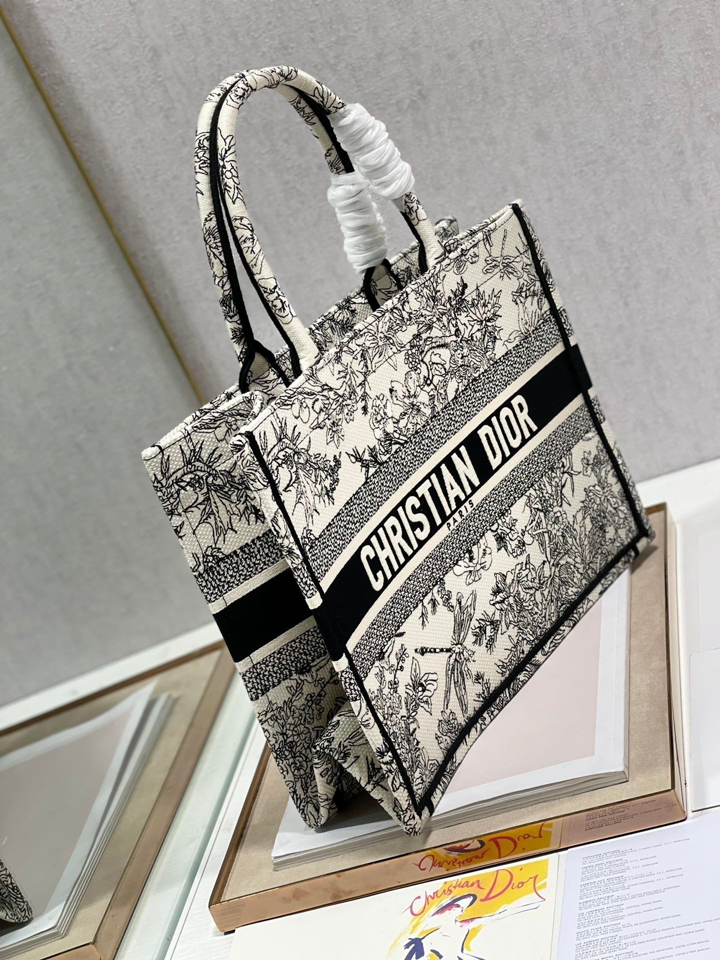Top Quality MeTop Qualityum Book Tote Blue Toile de Jouy Flowers Embroidery, Blue/White, For Women Womens Handbags, Shoulder Bags, 36cm CD