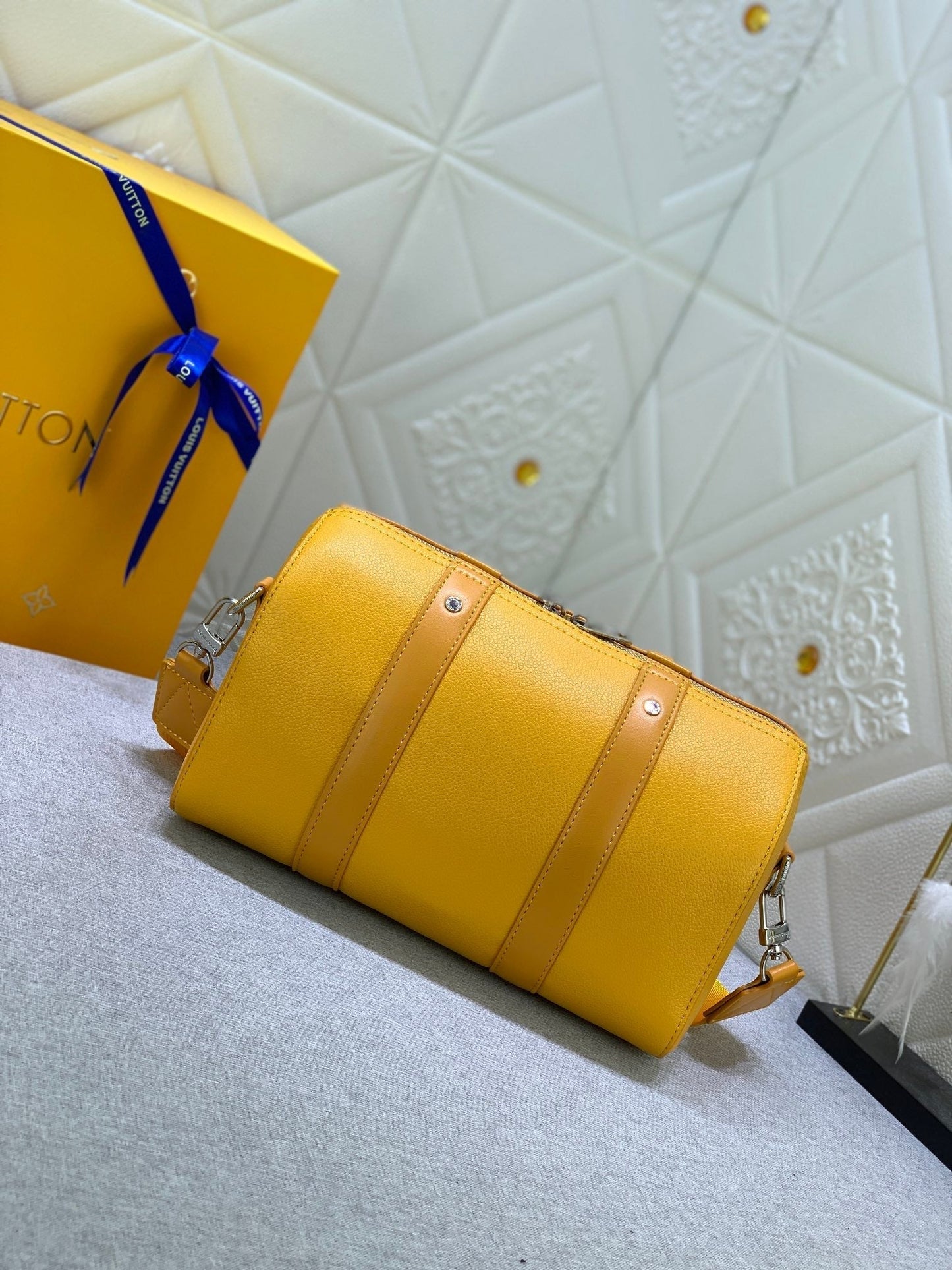 EN - New 1:1 rep  Bags LUV 680