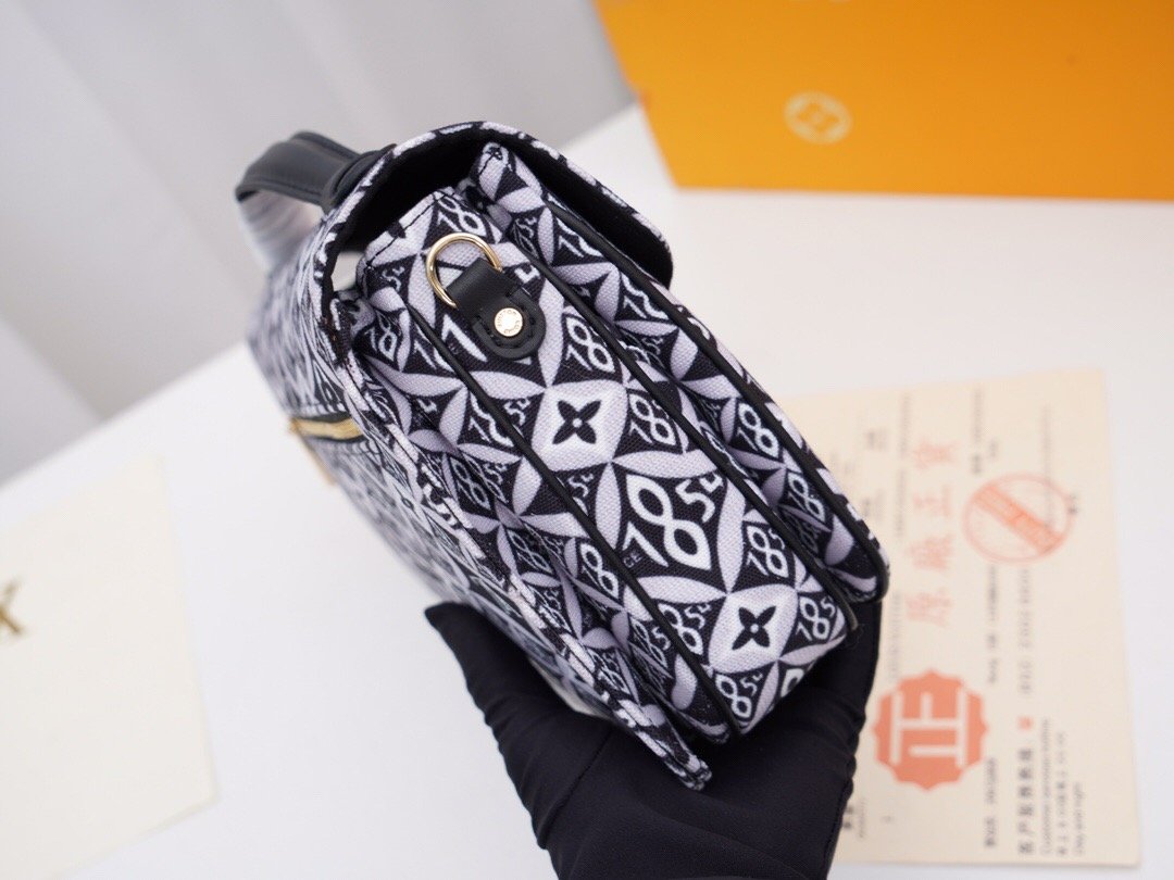 EN - New 1:1 rep  Bags LUV 129