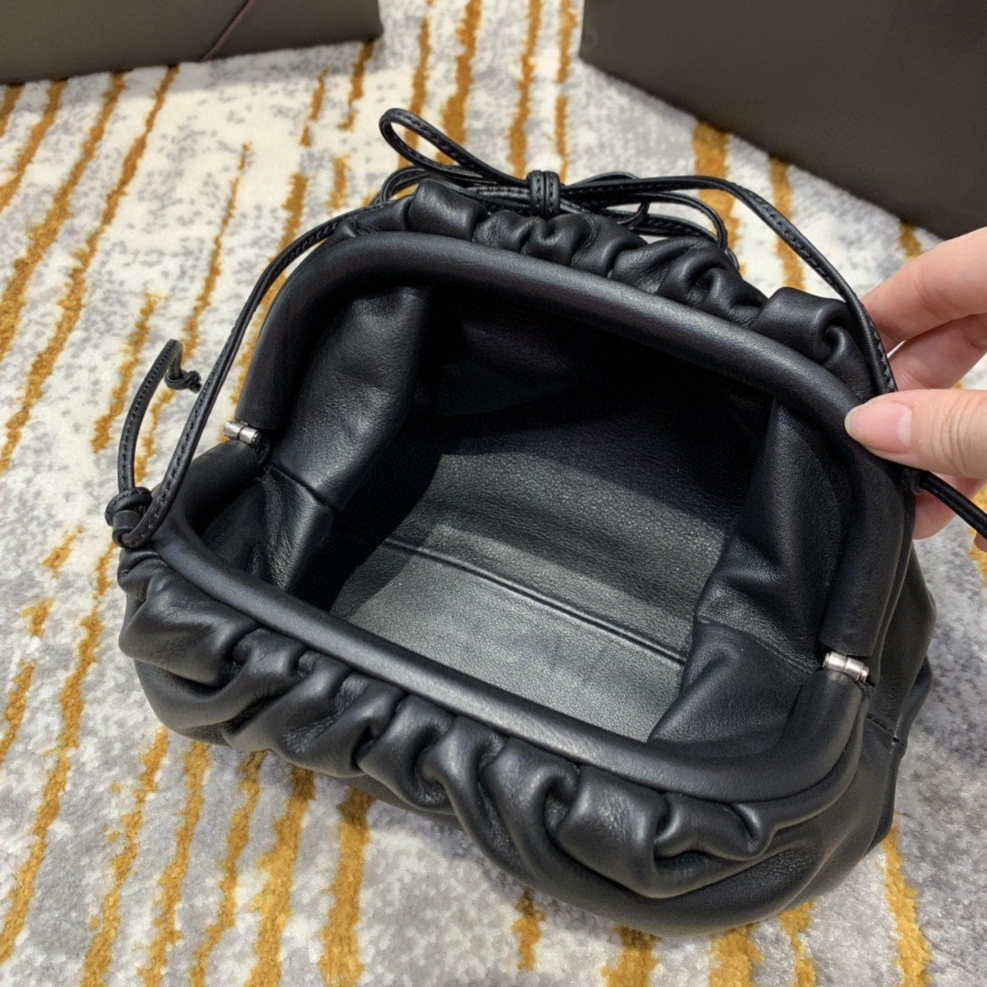 Top Quality Mini Pouch For Women 8.6in/22cm In Black 585852VCP401229
