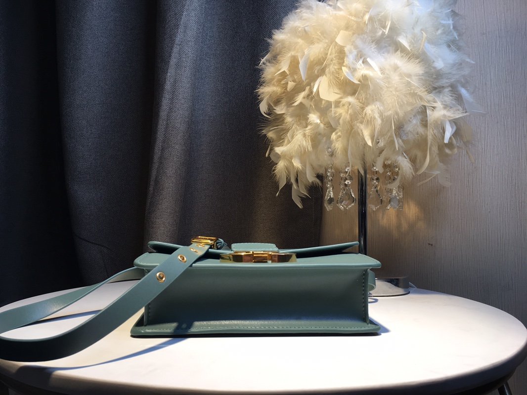 EN - New 1:1 rep  Bags DIR 239