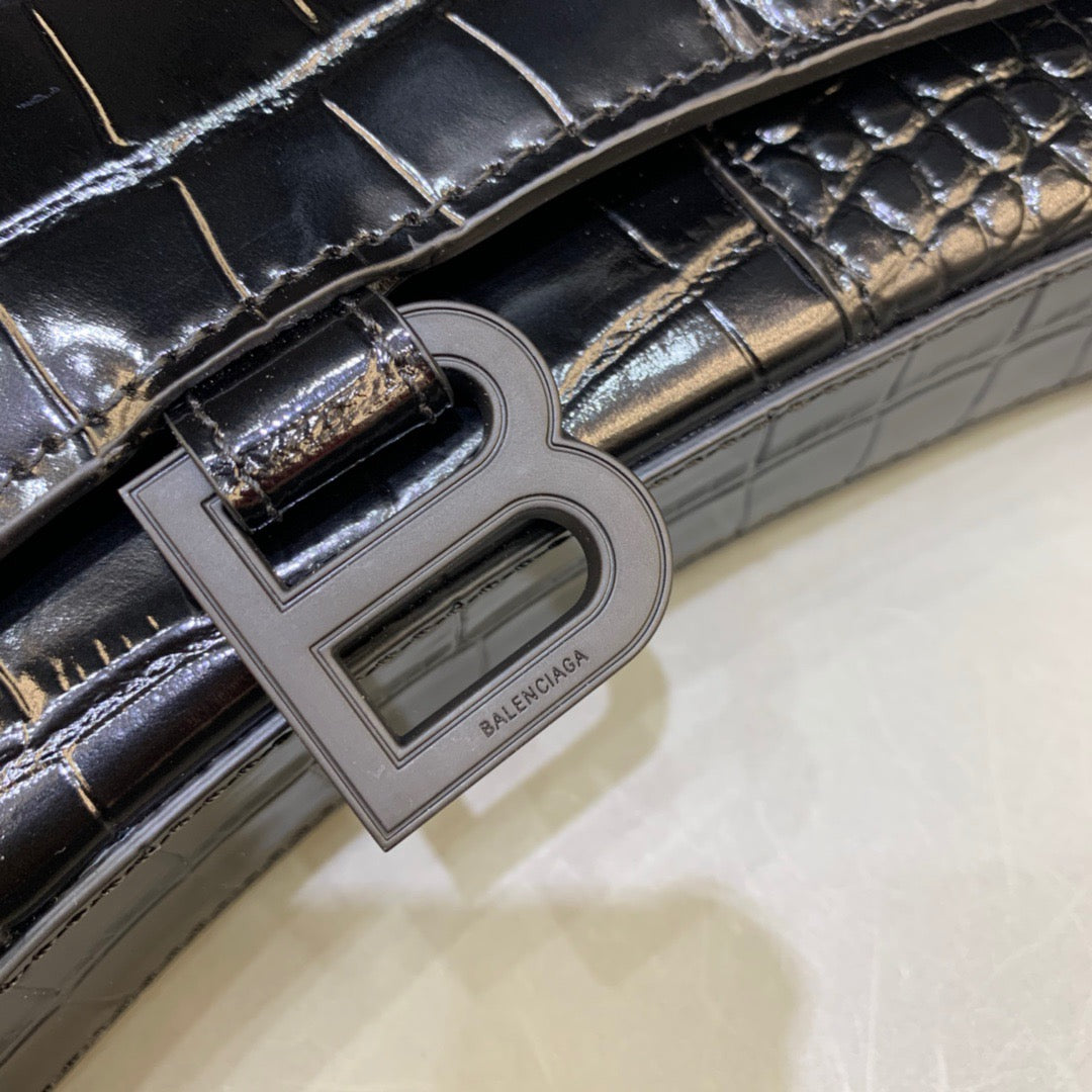 Top Quality Hourglass Wallet On Chain in Black, For Women,  Bags 7.6in/19cm 6560501LR671000