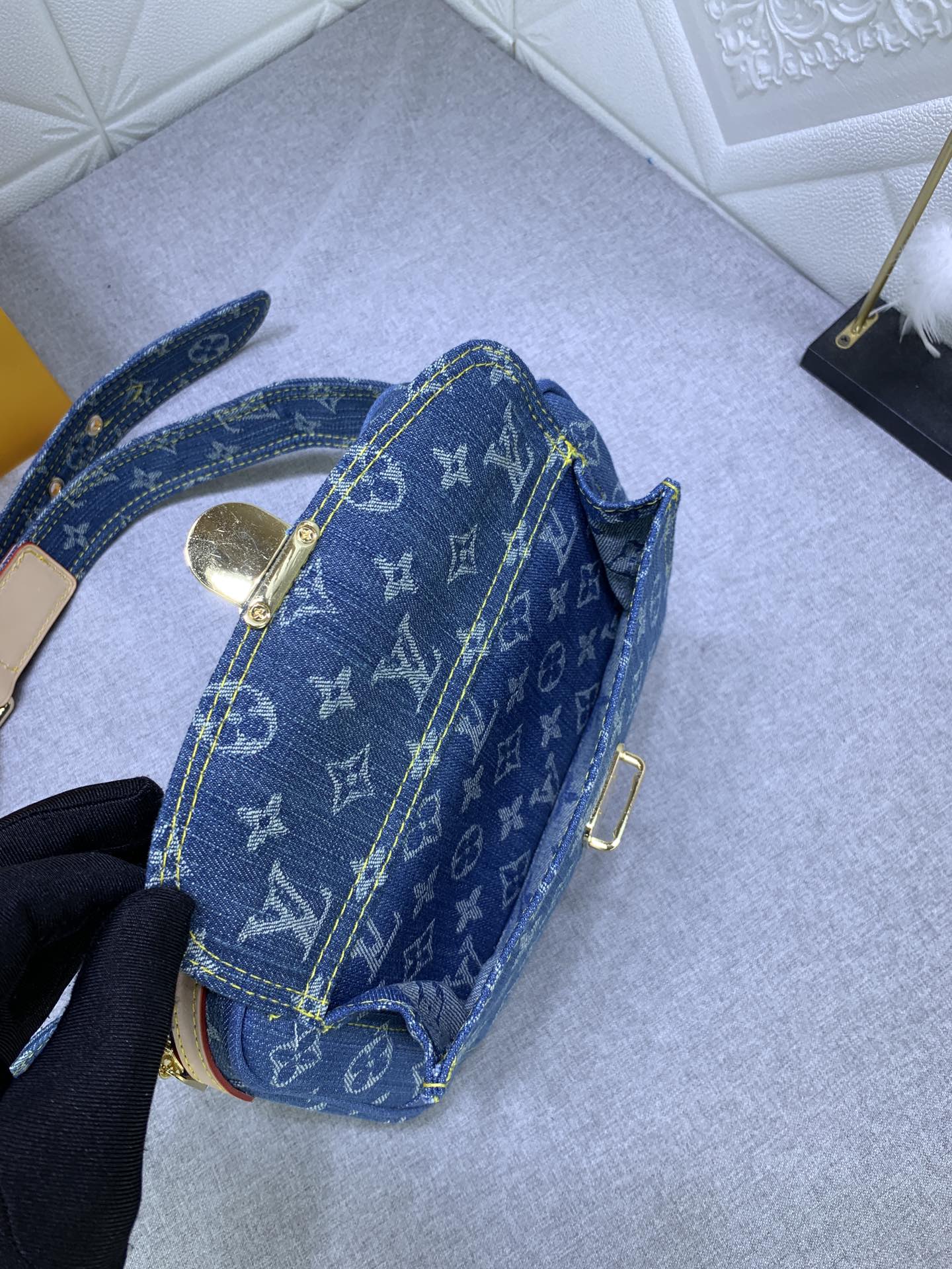 EN - New 1:1 rep Bag LUV 639