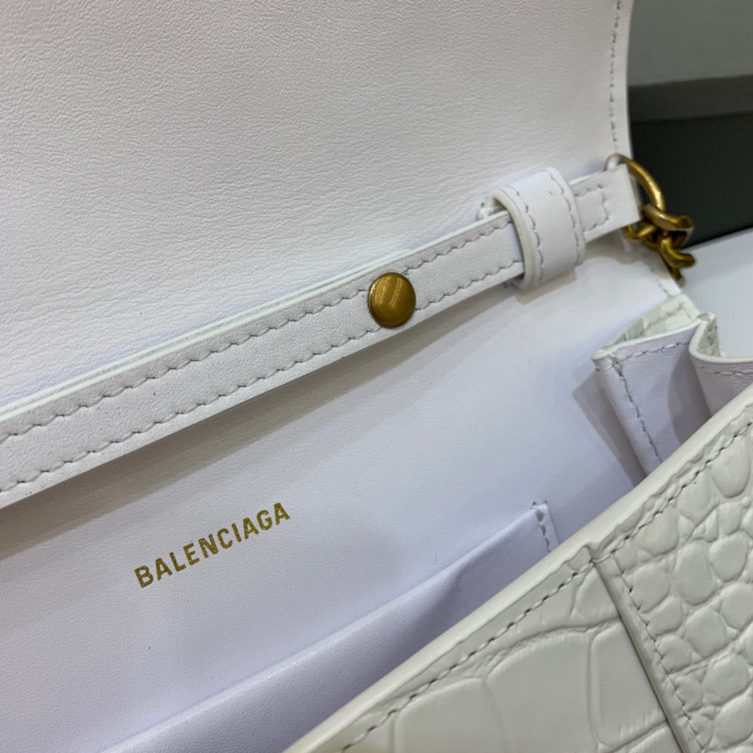 Top Quality Hourglass Wallet On Chain in White, For Women,  Bags 9in/23cm