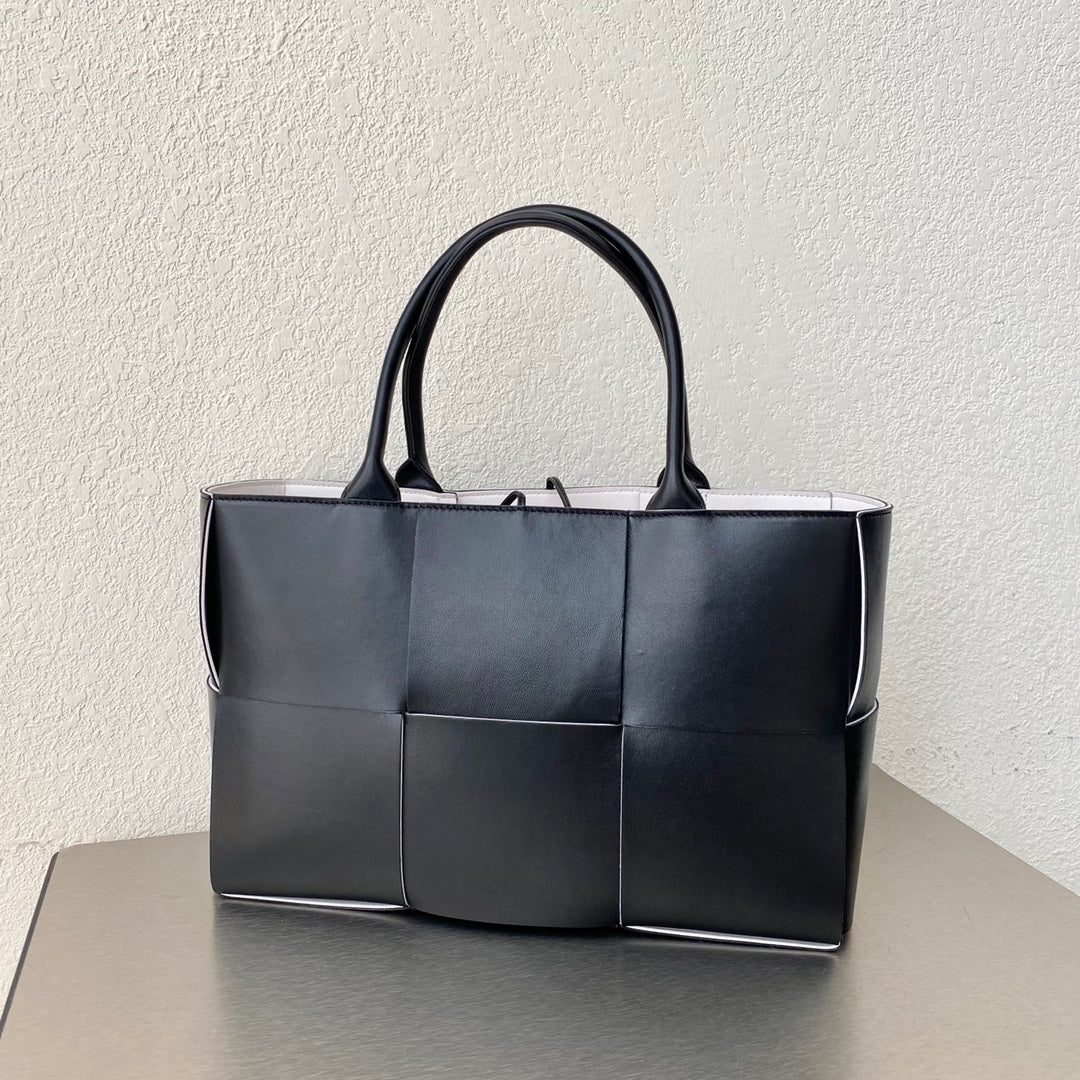 Top Quality Arco Tote Bag For Women 16.14in/41cm In Black 609175VMAY31283