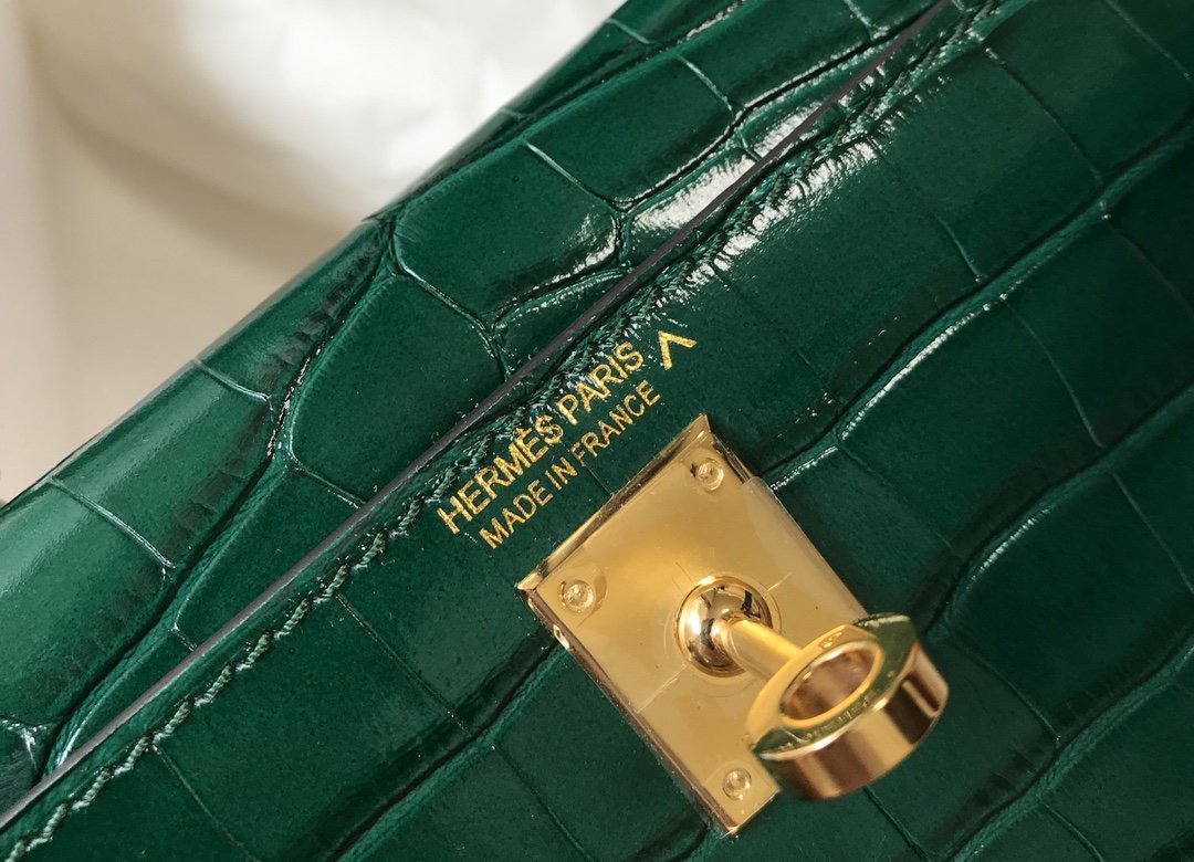 Top Quality Kelly Green For Women Gold Toned Hardware 7.8in/20cm