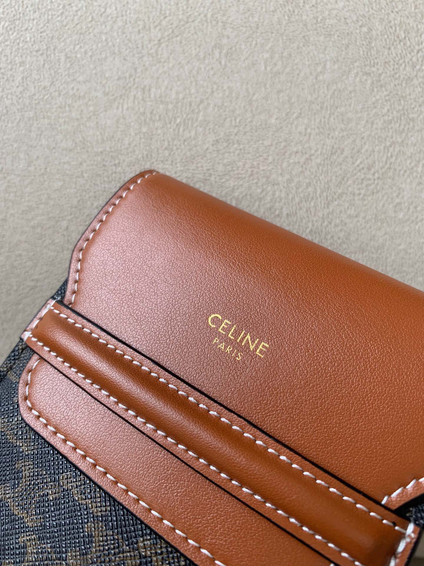 Top Quality Phone Pouch With Top Qualityap In Triomphe Canvas And Lambskin Tan For Women 7in/18cm 10G332CQD.04LU