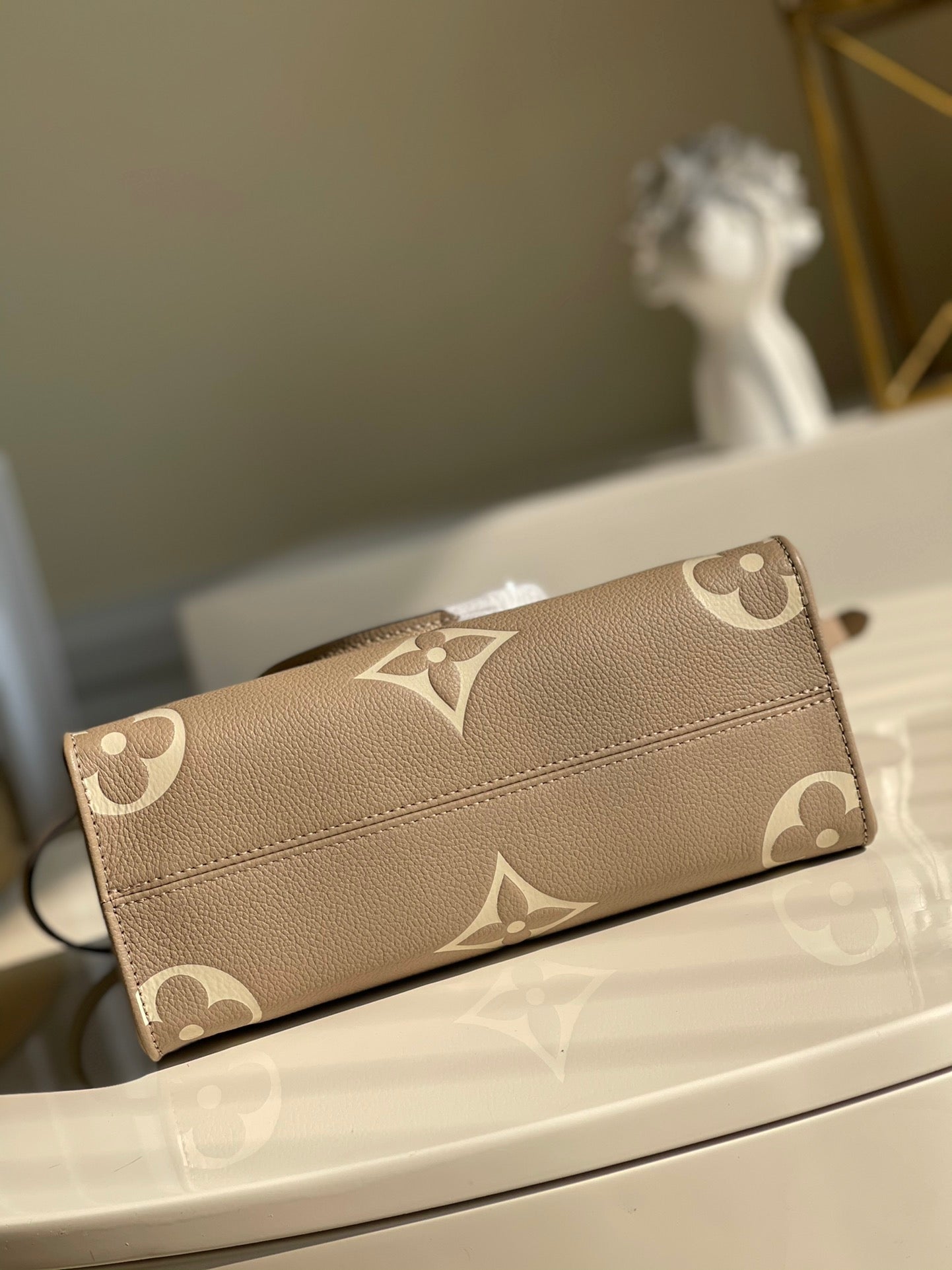 Top Quality OnTheGo PM Tote Bag Monogram Empreinte Beige/Cream For Women, Womens Handbags, Shoulder And Crossbody Bags 9.8in/25cm Top Quality M45779