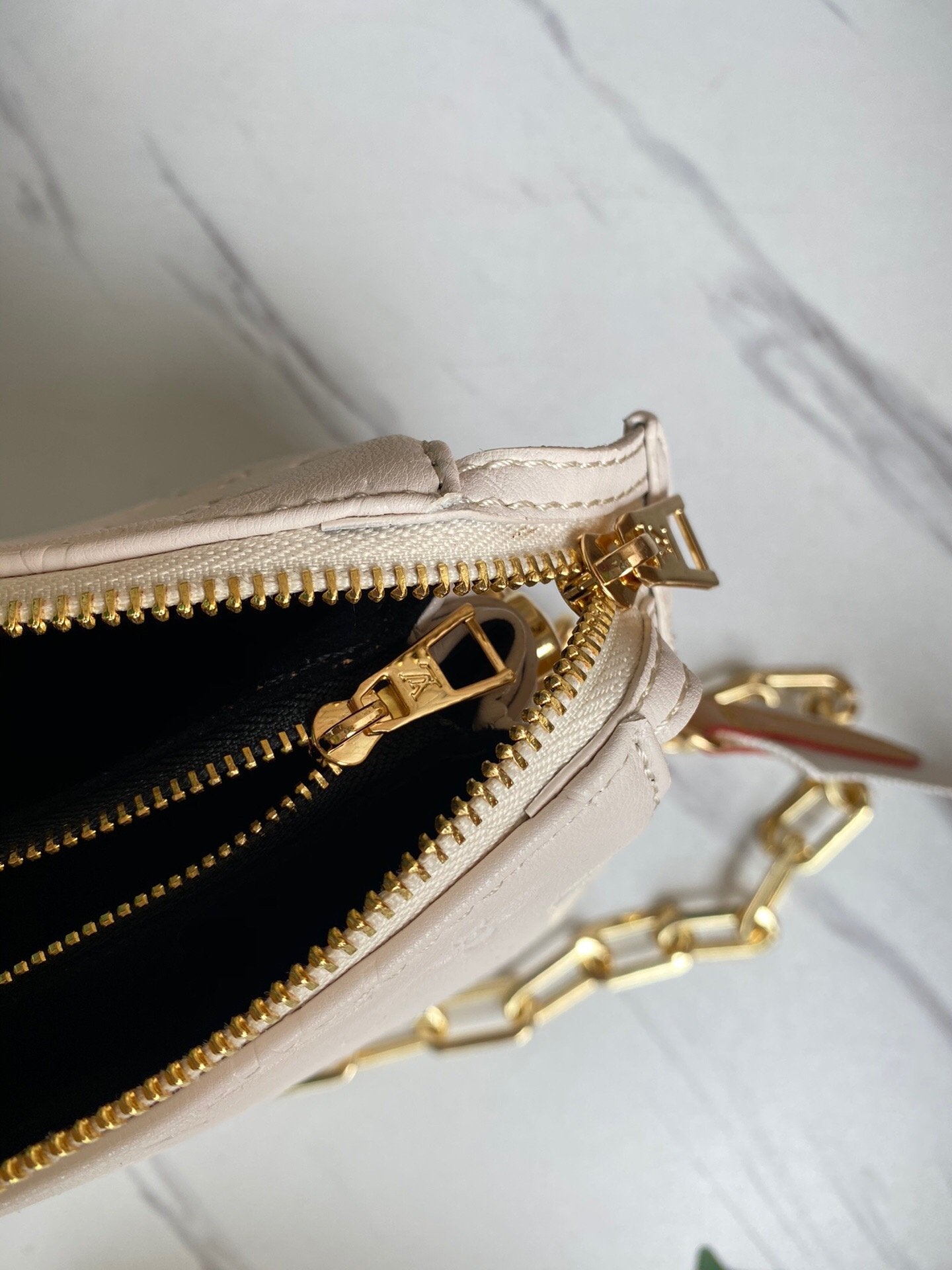 EN - New 1:1 rep  Bags LUV 133