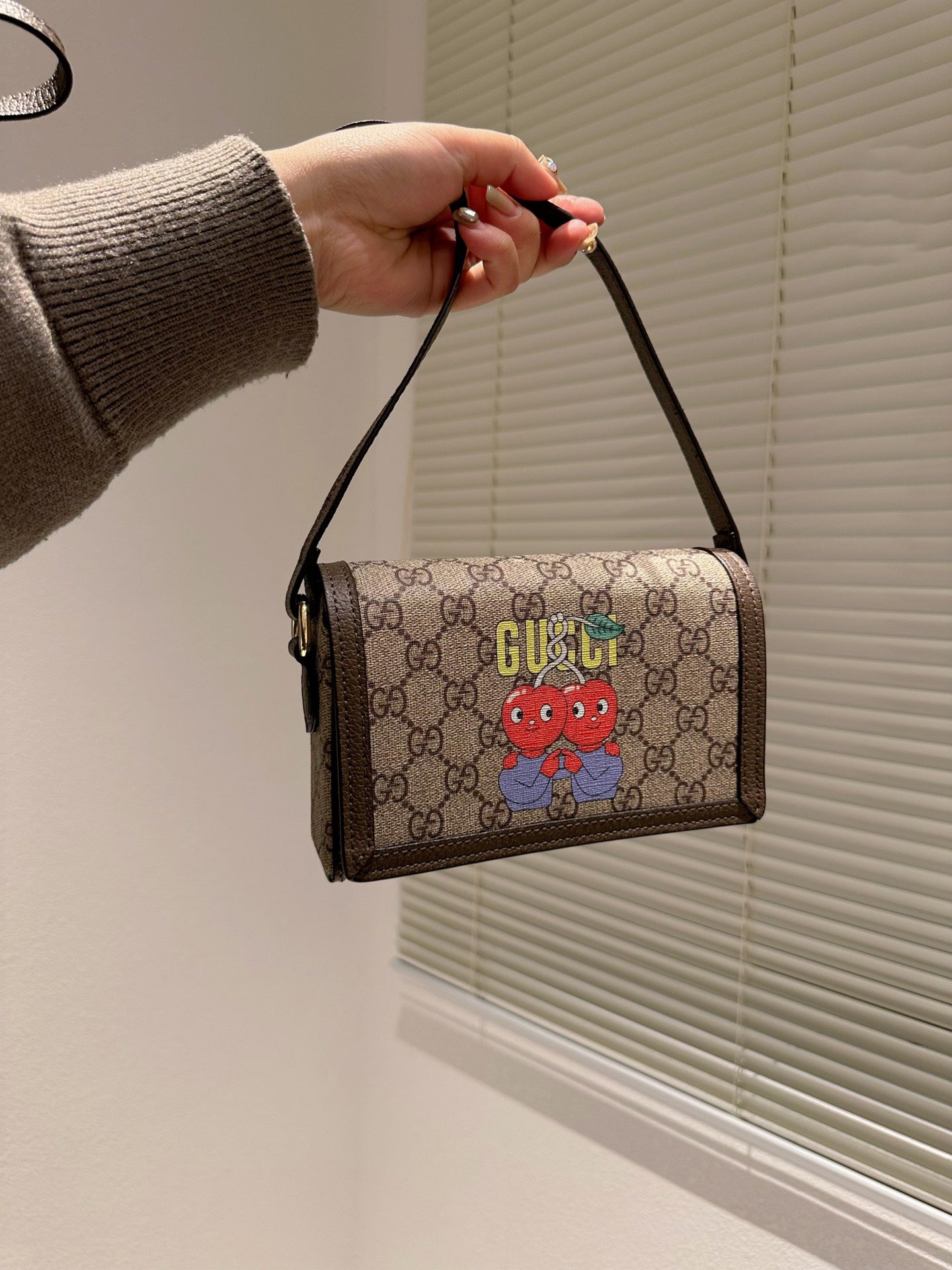EN - New 1:1 rep  Bags GCI 520