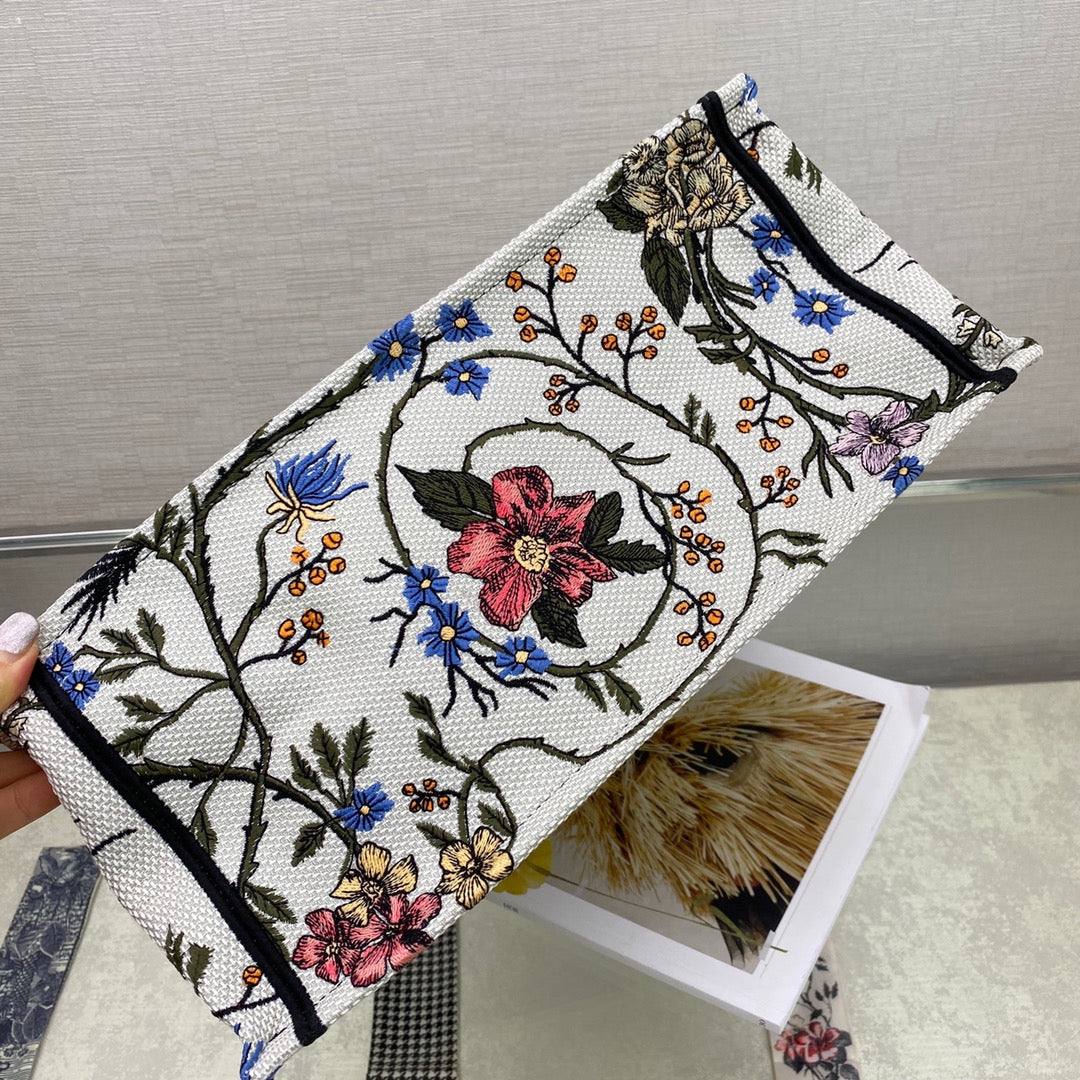 Top Quality MeTop Qualityum Book Tote Bag By Maria Grazia Chiuri For Women 14in/36cm CD